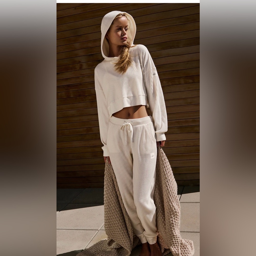 ALO Muse Cream Ribbed Pants - Picture 5 of 5